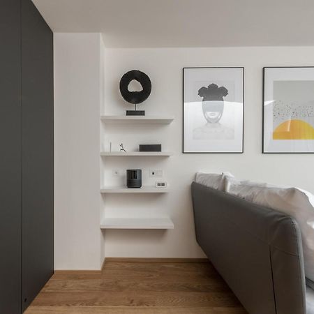 Appartamento Fully Renovated Stylish Duplex In A Convenient Location Praga Esterno foto